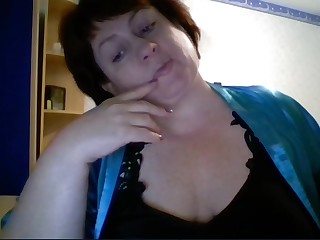 50 летняя баба показывает большие сиськи в прямом эфире